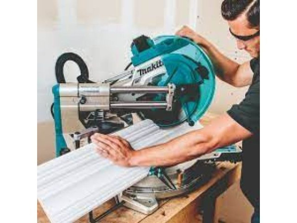 Торцовочная пила MAKITA LS 1219 в кор.